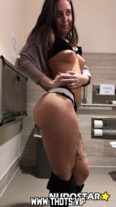 Aliicetaylor Influencer Curvy Body Female Gray Eyes