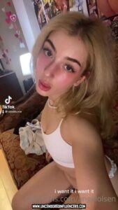 Angel Olsen Horny Medium Breasts Teasing American