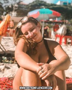 Clarinhalevy Thick Teen Straight Female Busty Caucasian