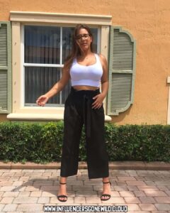 Hila_sissonn Huge Breasts Girl With Glasses Bisexual