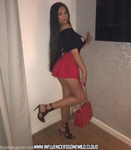 Simonegoodall1 Bisexual Curvy Body Influencer Busty Brunette