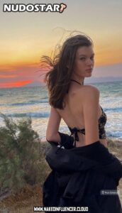 Laura Offermann Brown Hair Medium Breasts Straight Small Ass
