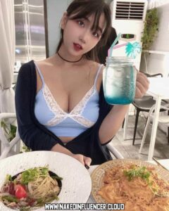 Ggu.bbu Influencer Bisexual Brown Eyes Korean Thick Big Ass